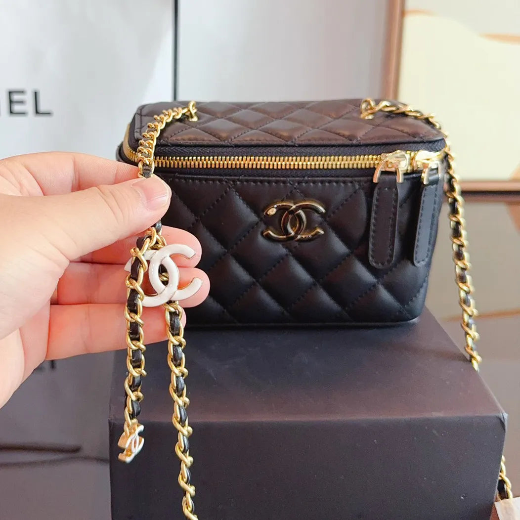 Clutch with Chain V59322