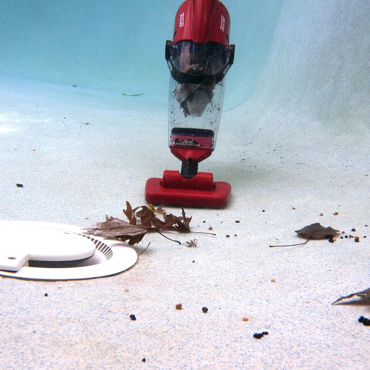 Cordless Handheld Pool Vacuum with Pole Set P652